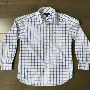 Tommy Hilfiger boys button down shirt. Size S.